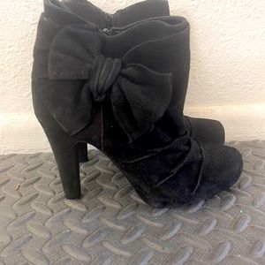 Suede Gianni Bini booties